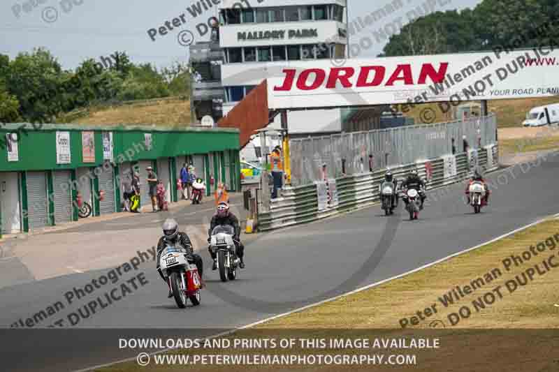 Vintage motorcycle club;eventdigitalimages;mallory park;mallory park trackday photographs;no limits trackdays;peter wileman photography;trackday digital images;trackday photos;vmcc festival 1000 bikes photographs